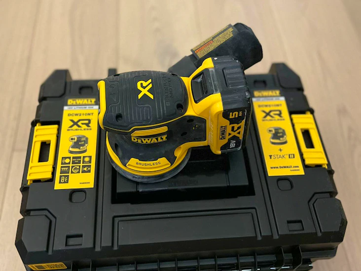 Dewalt xr 18v eksentersliper – kraftig, presis og enkel å bruke