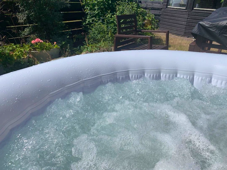 Spa/jacuzzi i din egen trädgård