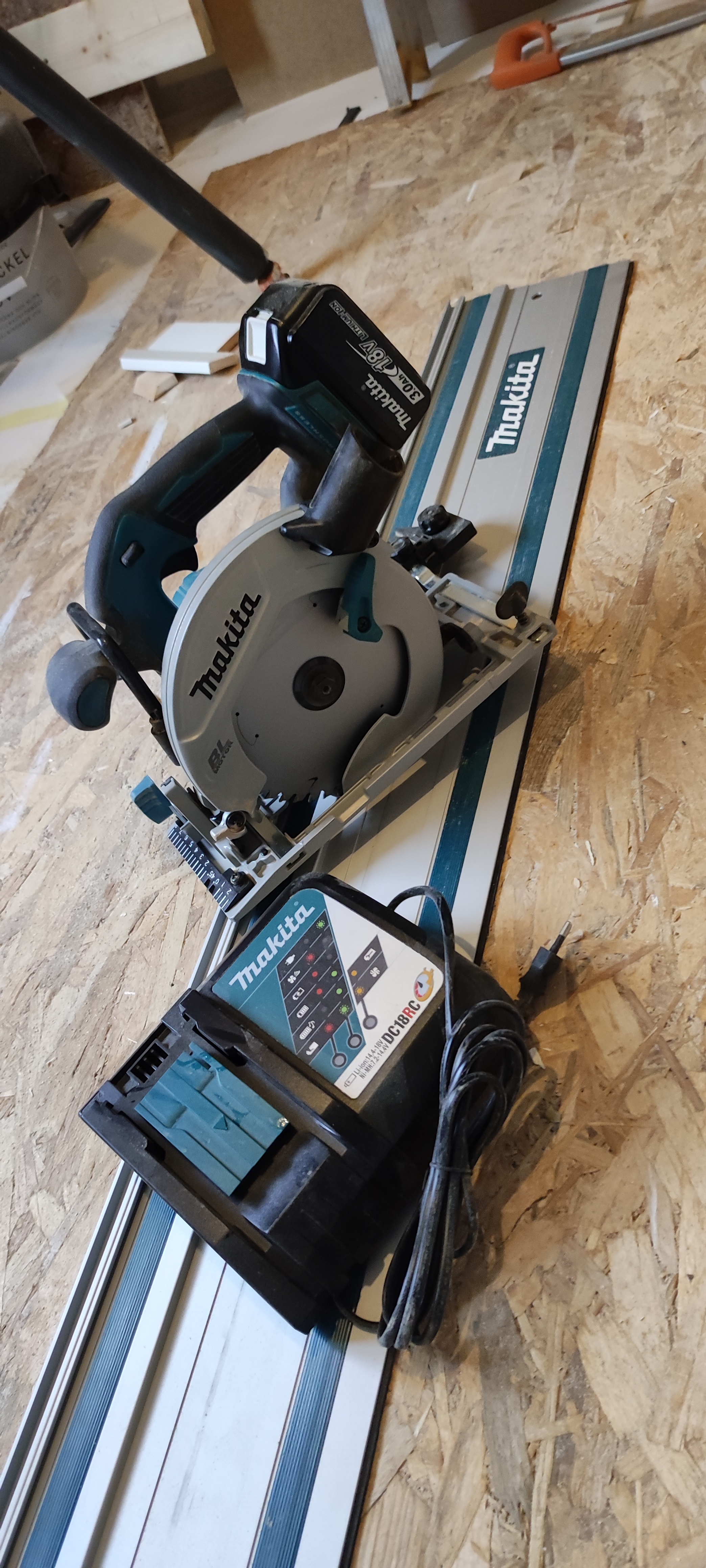 Makita cirkelsåg med skena 