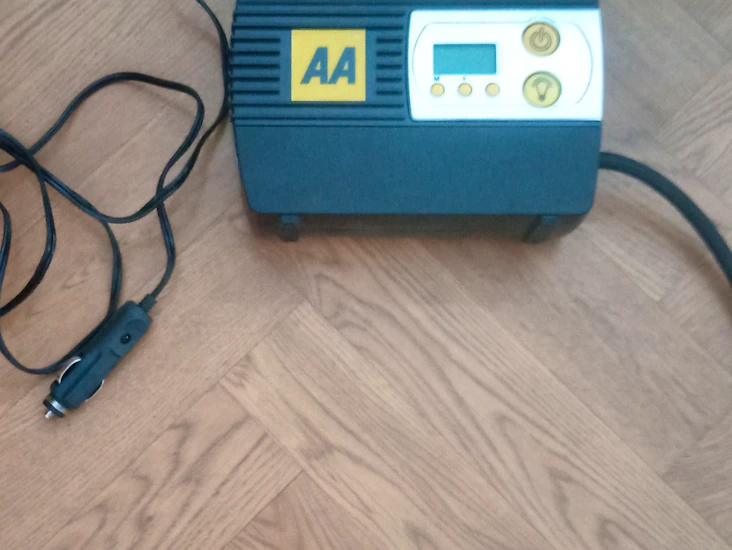 Kompakt luftkompressor / bildäckspump