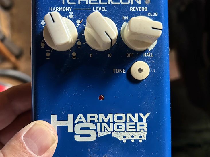 Harmony singer guitar pedal