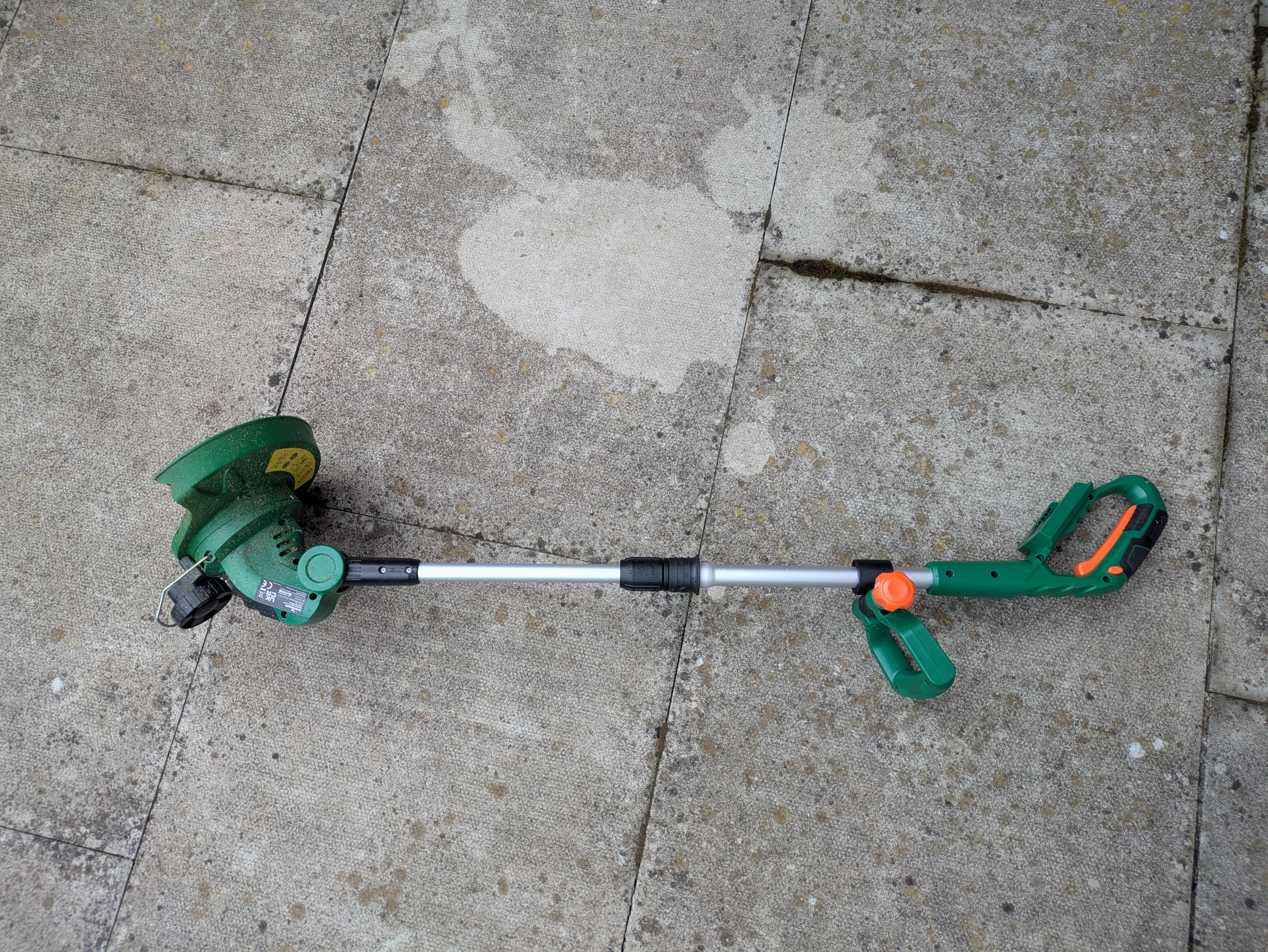 Battery-power lawn strimmer hawksmoor