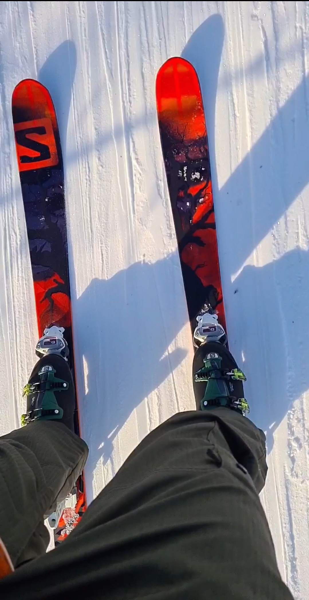 Komplett salomon freeride-/allmountain-pakke m ski/hjelm/staver/briller/støvler strl 46-47/skibag.