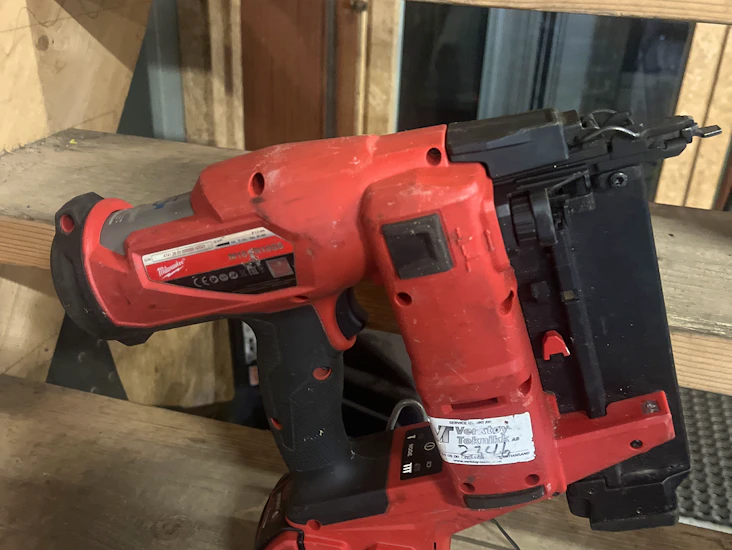 Dykkert spikerpistol