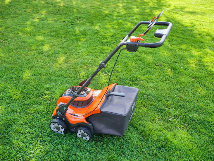 Husqvarna batteridriven vertikalskärare s138