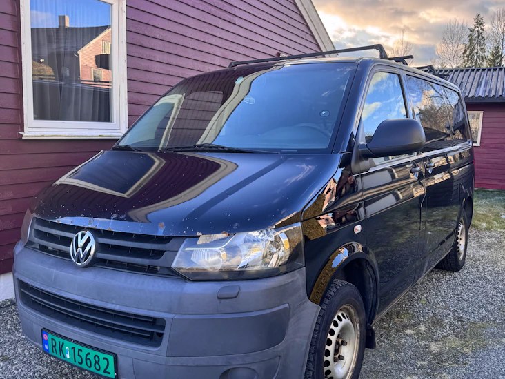 Vw t5 – romslig varebil, carplay, ryggekamera, hengerfeste (kort versjon)