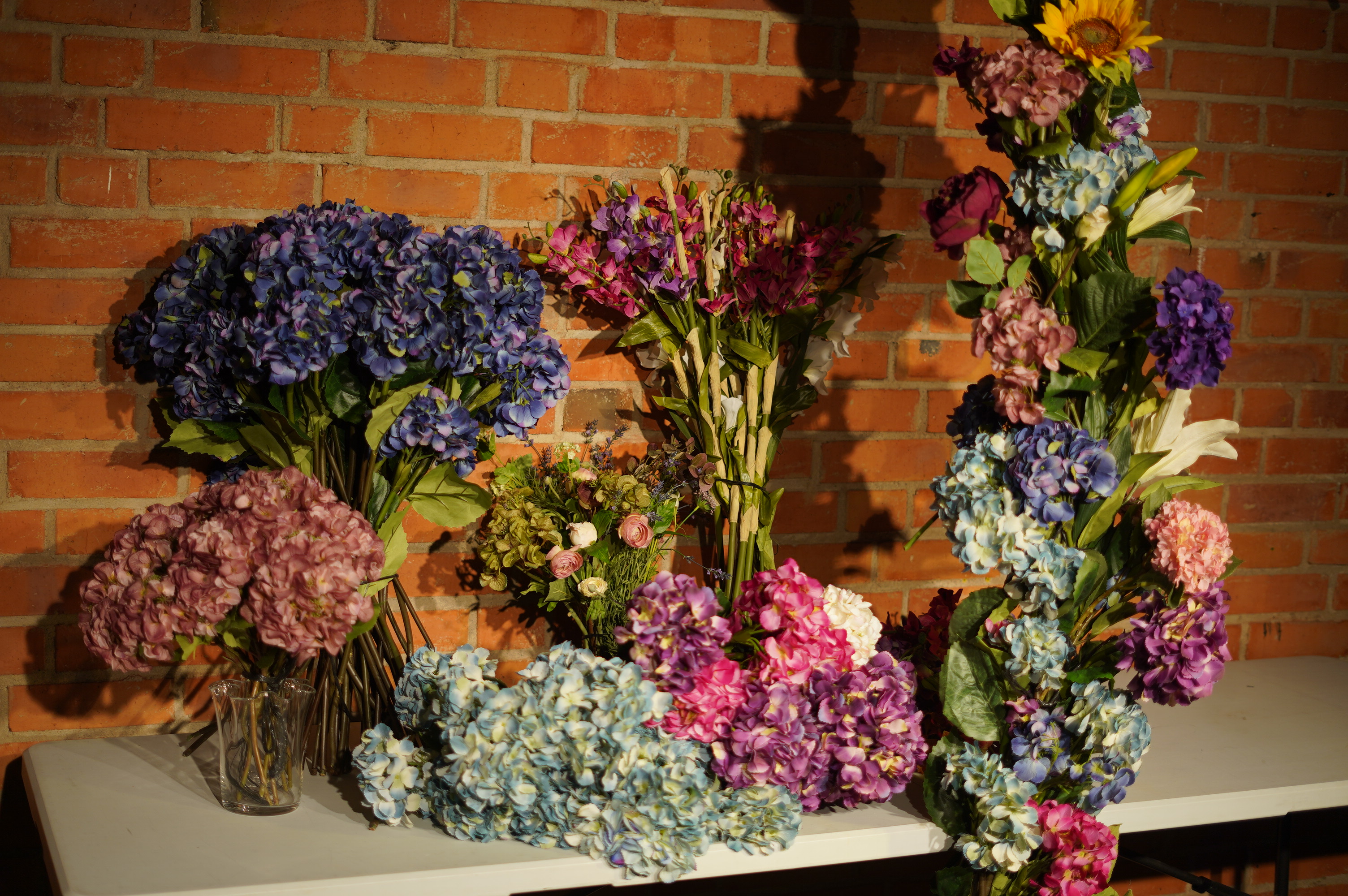 Stort paket med vackra konstblommor för alla tillfällen!
