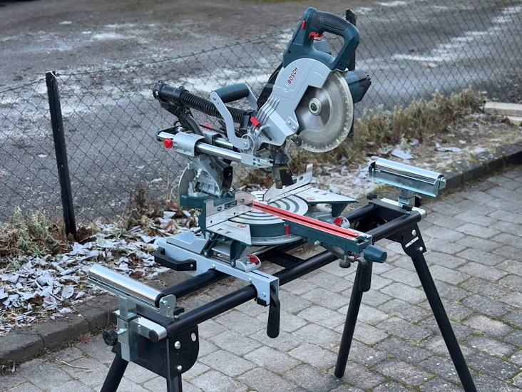 Kap- & gersåg med stativ (proffs-bosch)
