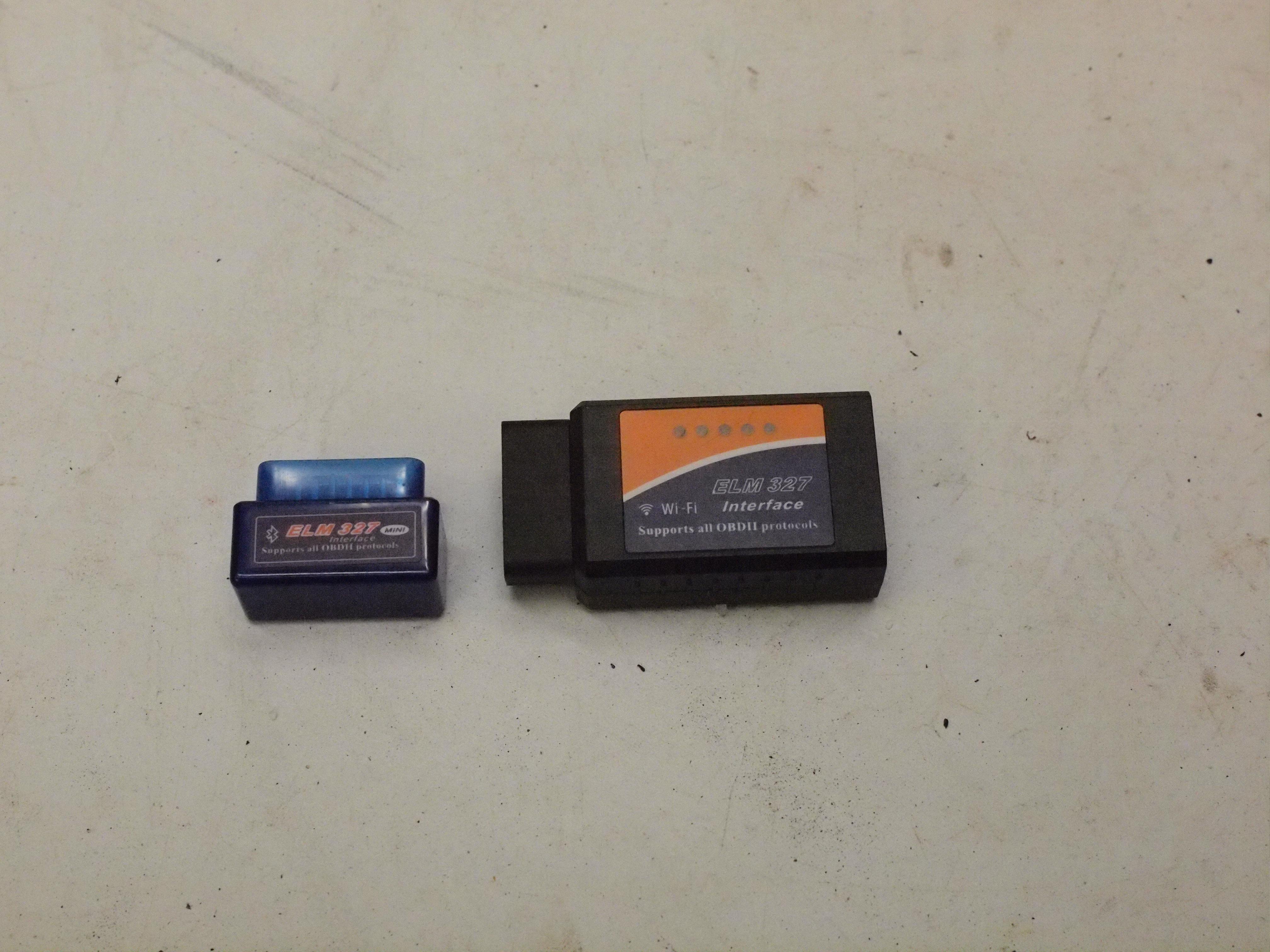 Obd2 elm327 avläsare 2st, en bluetooth och en wifi