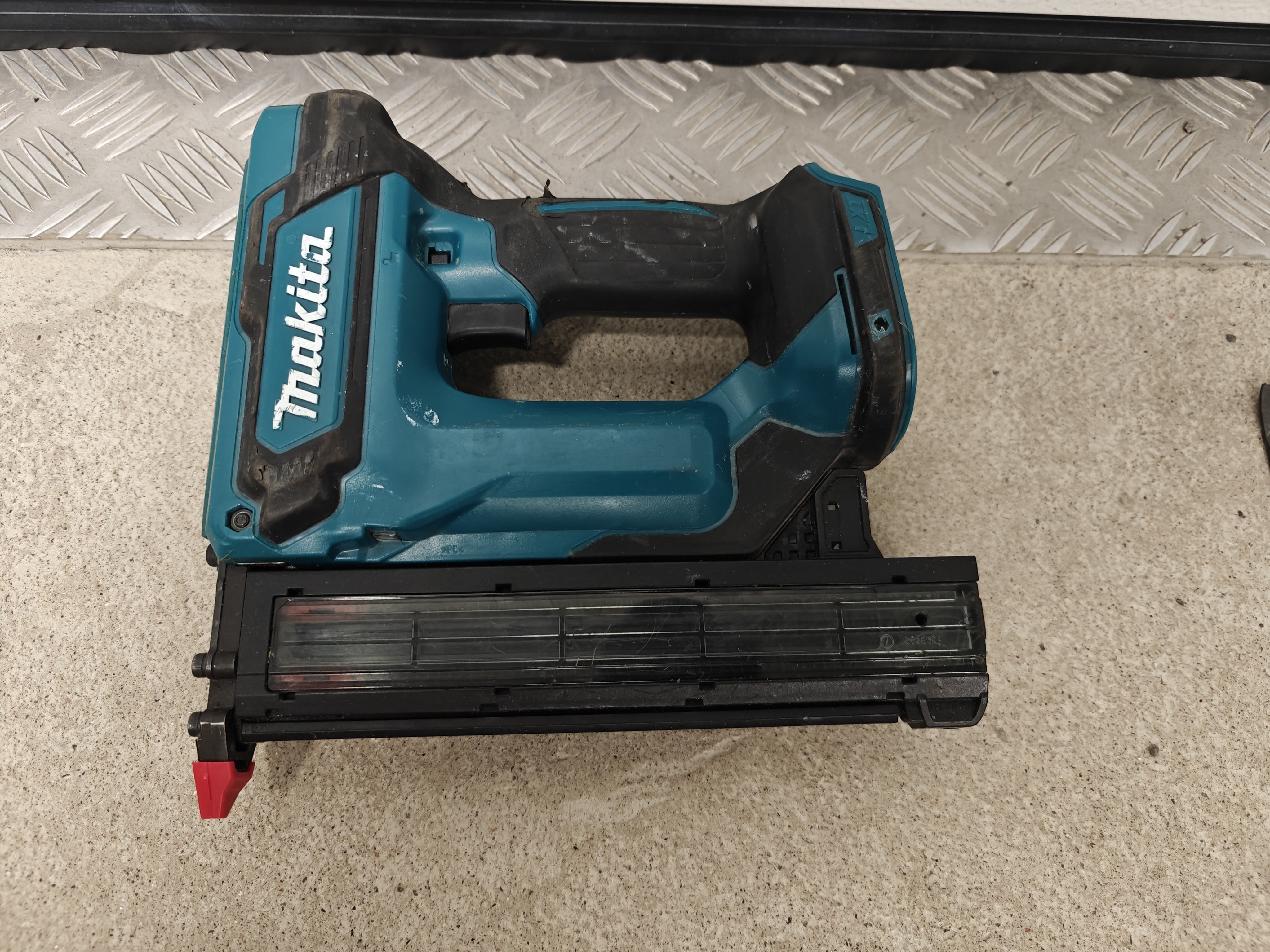 Makita viimeistelynaulain