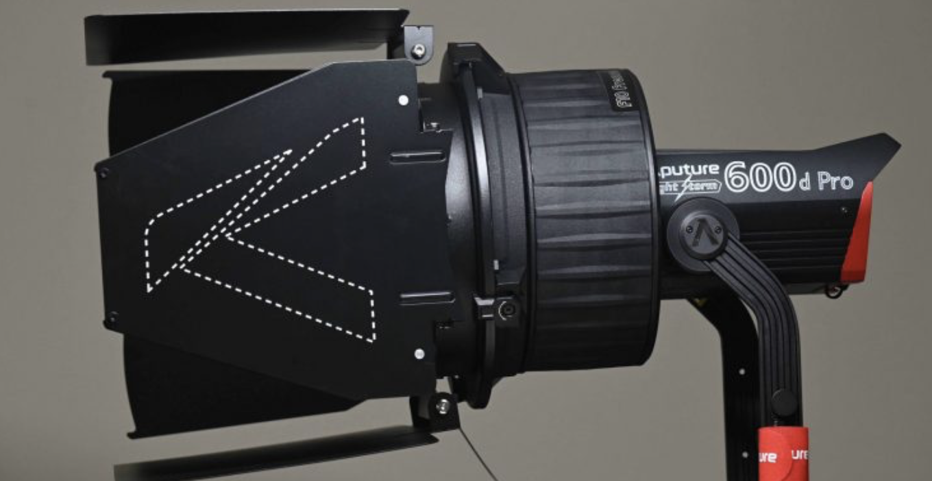 Aputure fresnel f10 lens modifier and barn doors