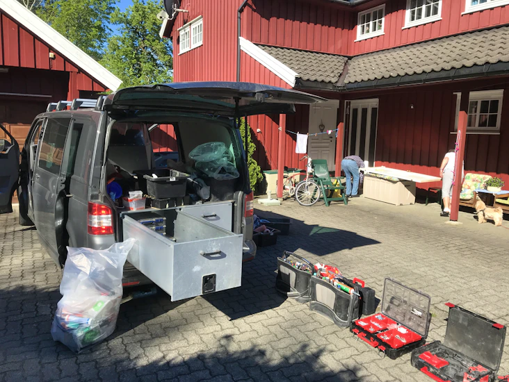 Varebil med verktøy