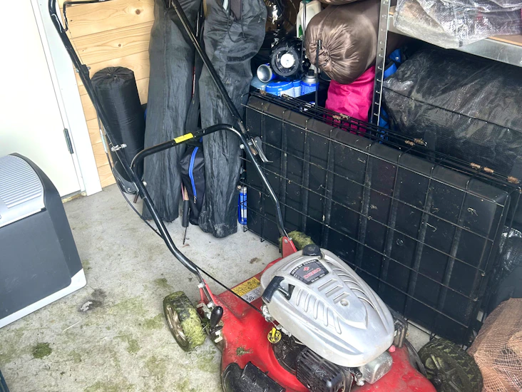 Bensindrevet gressklipper