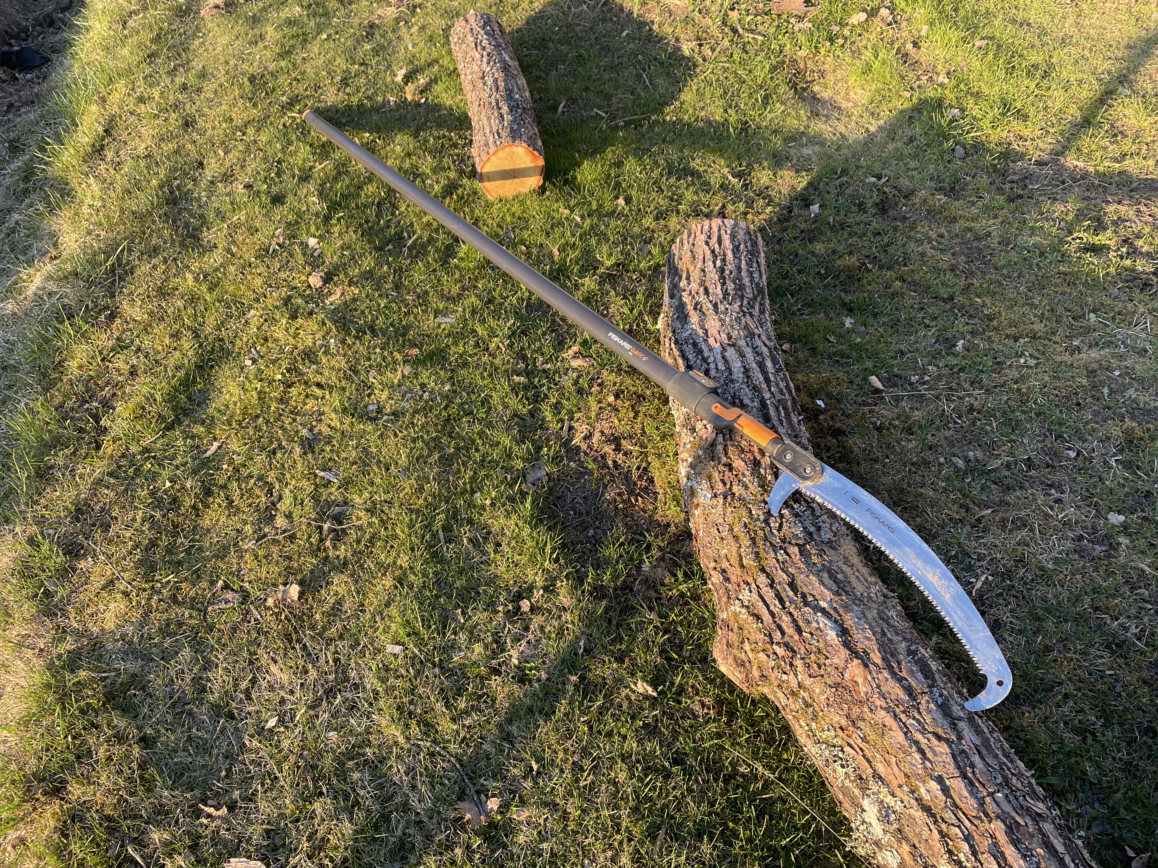 Stångsåg med olika tillbehör