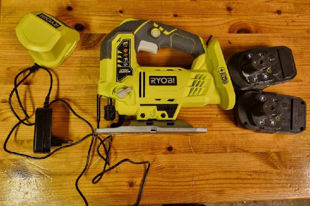 Batteridriven ryobi sticksåg 