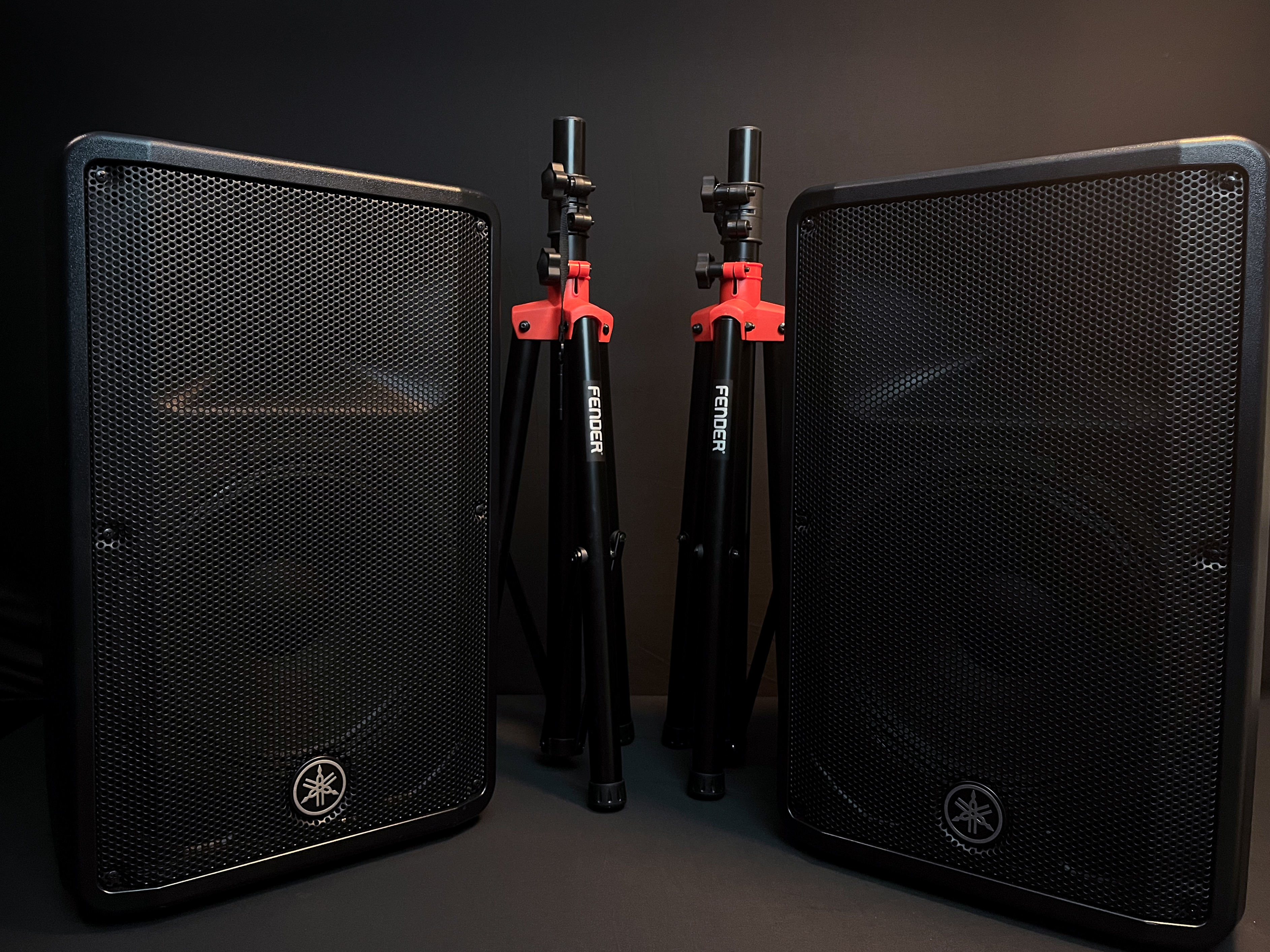 Yamaha dbr12 active pa speakers | pair with  stands & full cable kit | south london