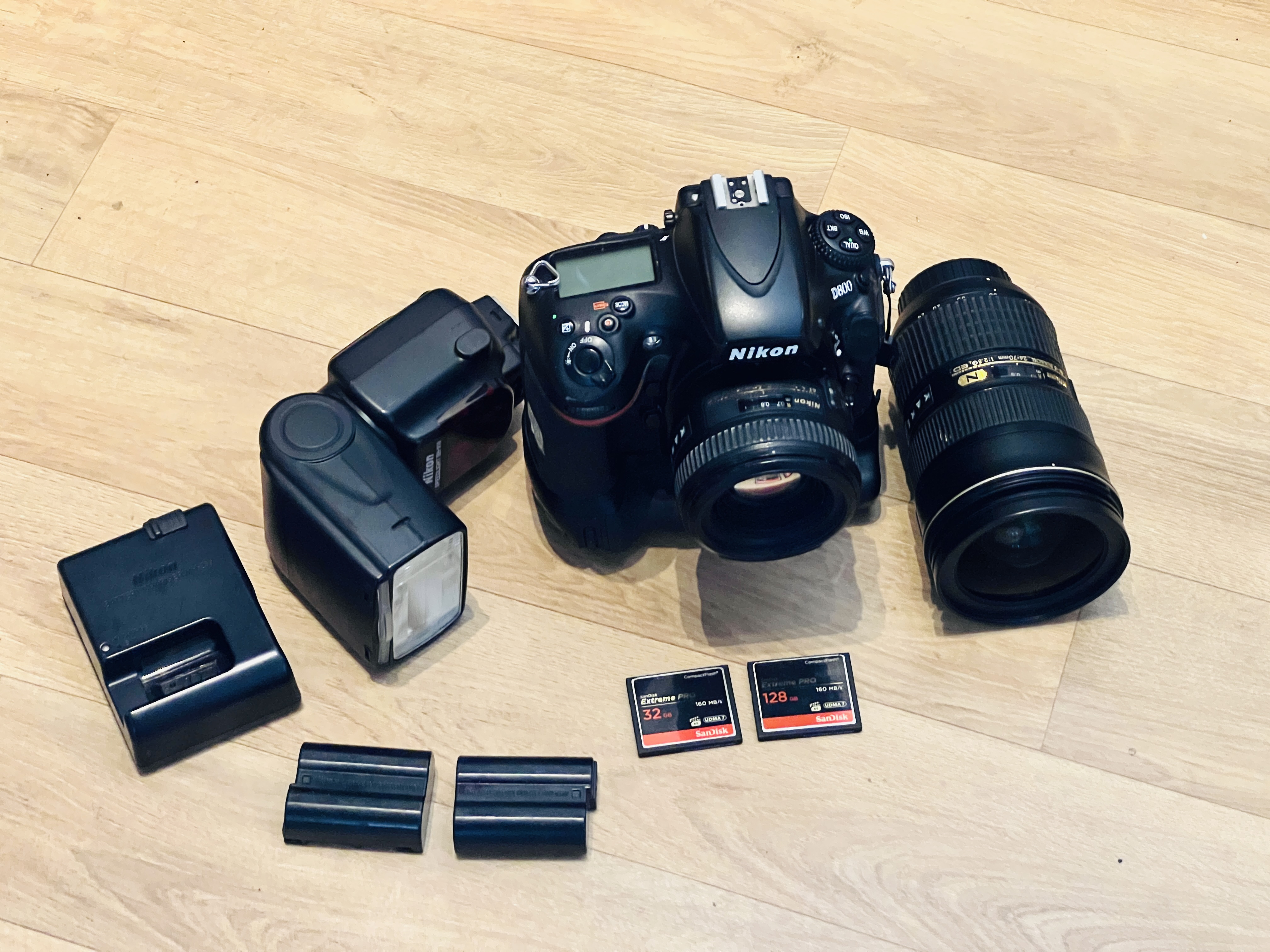 Nikon d800 kit | 24-70mm, 50mm,  flash gun nikon sb-910 ( bundle )