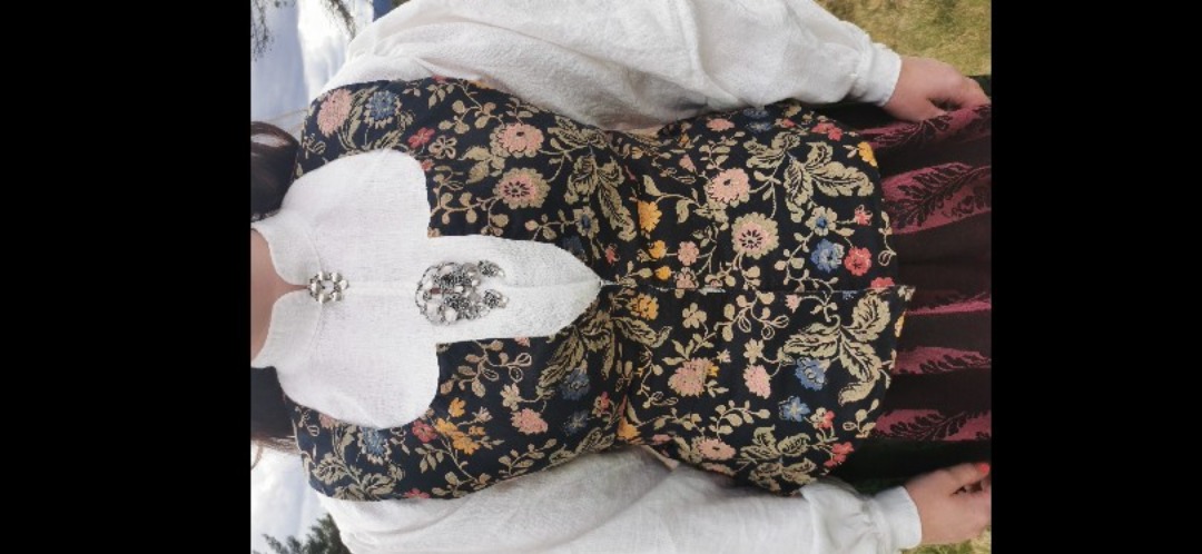 Sør-østerdalsbunad strl 40 sydd i 2022