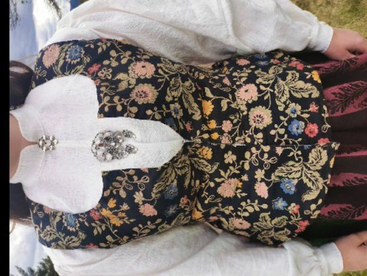 Sør-østerdalsbunad strl 40 sydd i 2022