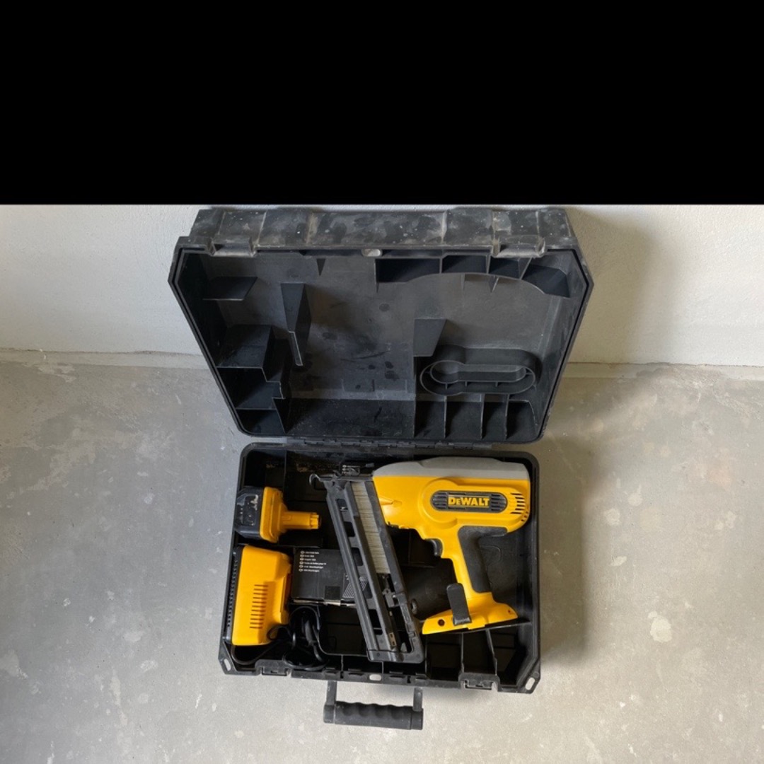 Lei DeWault dyckertpistol DC618 av Nils Ola L i Vellinge kommun Skane for 57 150 SEK dag