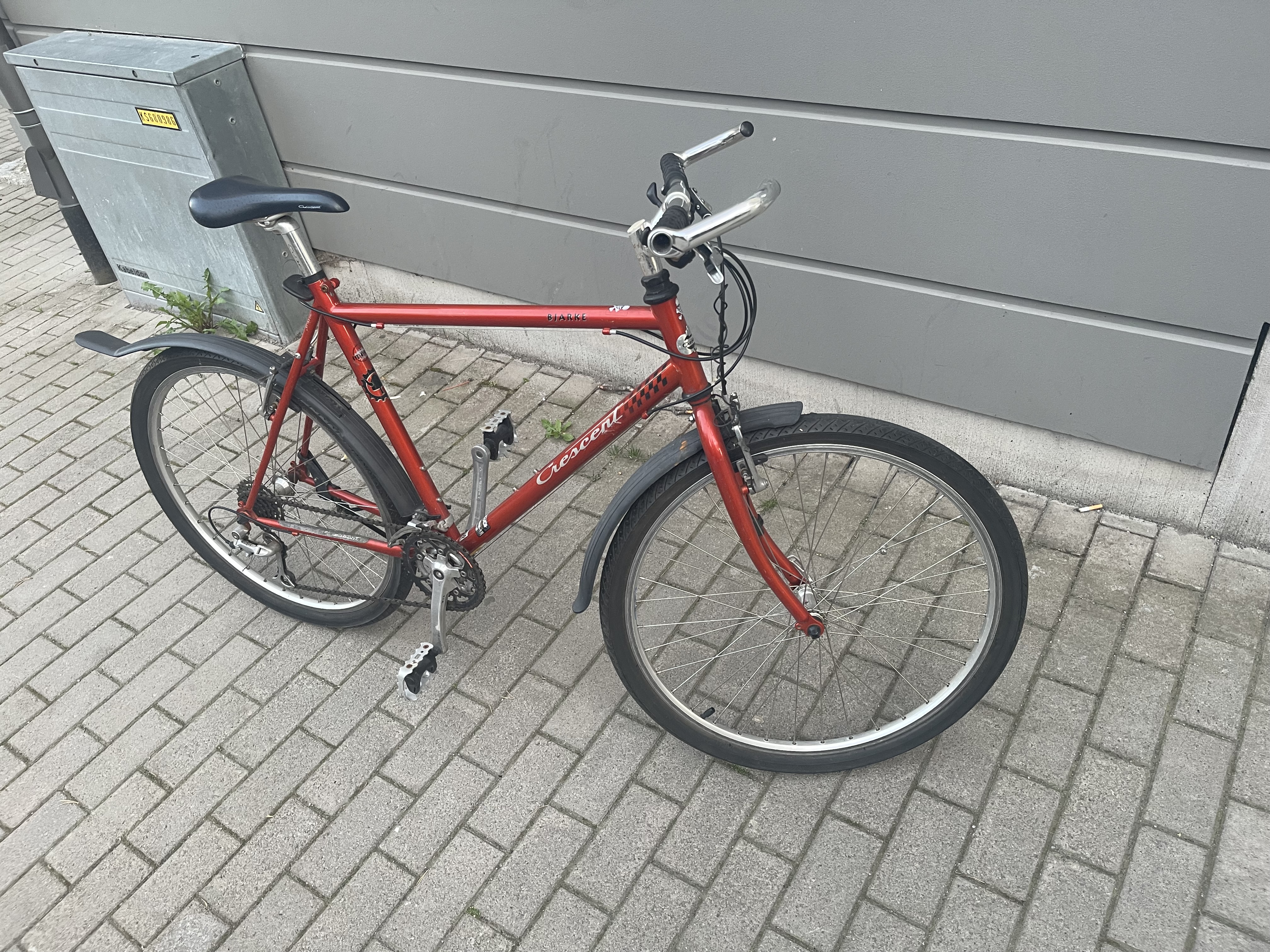 Röd crescent bjarke hybridcykel 28" – 21 växlar