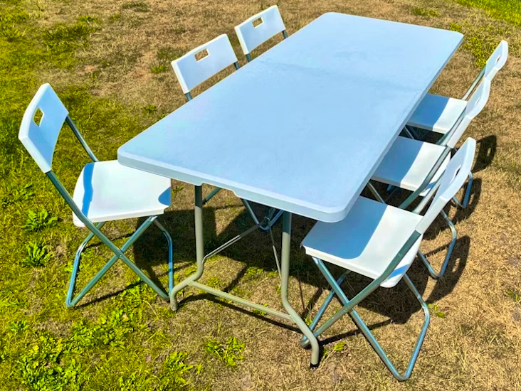 Hopfällbara bord och stol - 18 platser