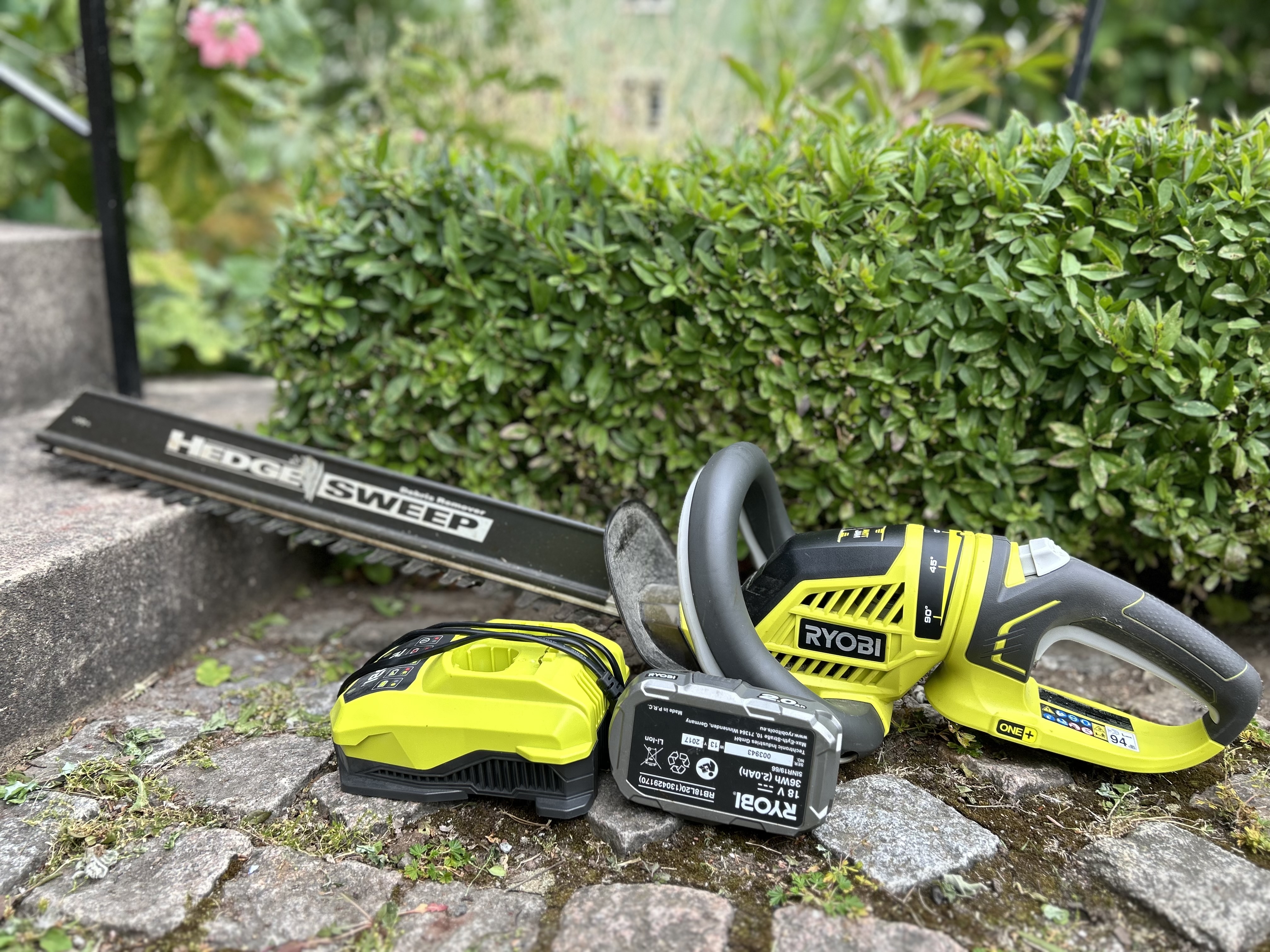 Ryobi häcksax batteridriven