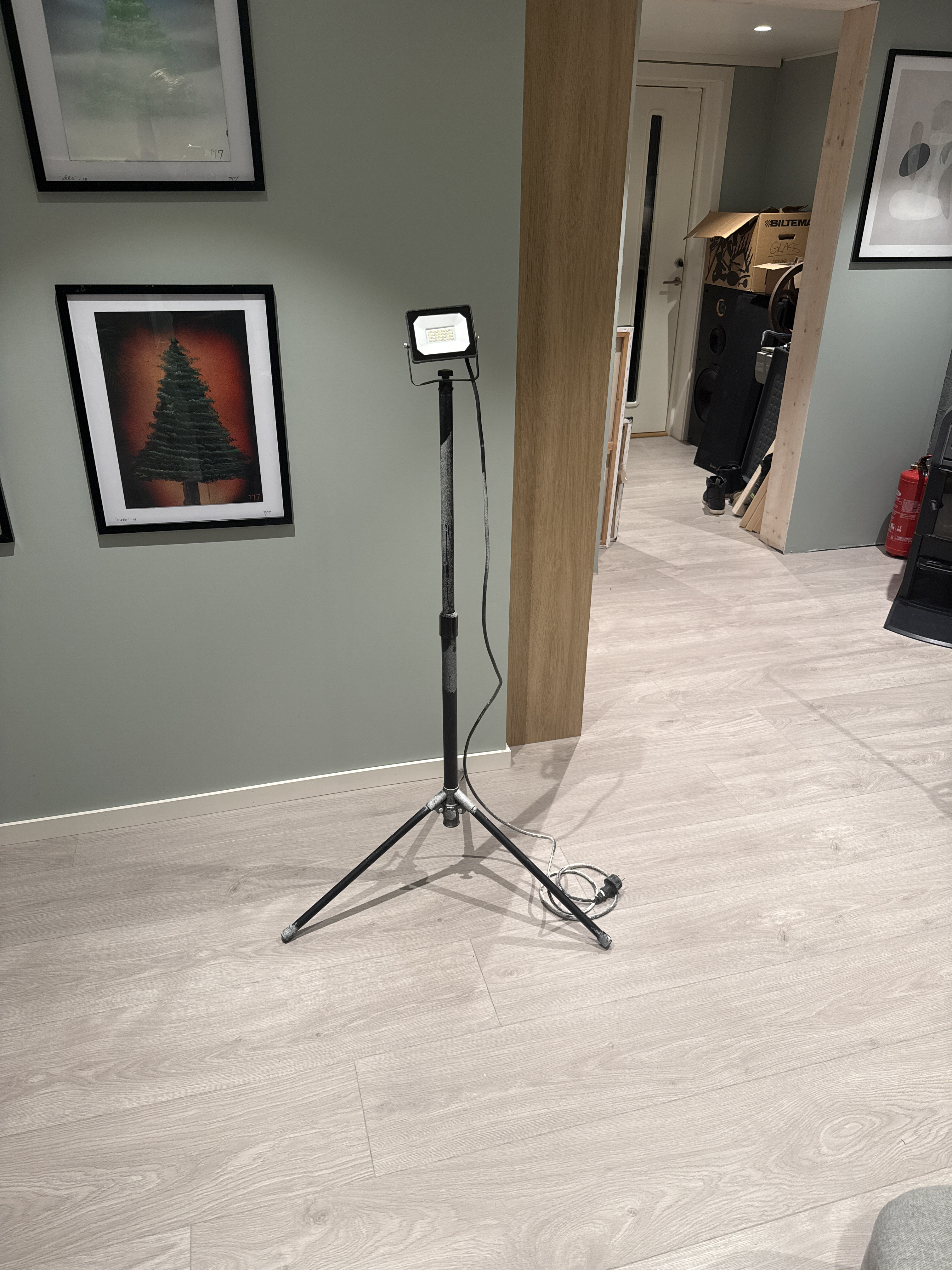 Arbeidslampe på stativ