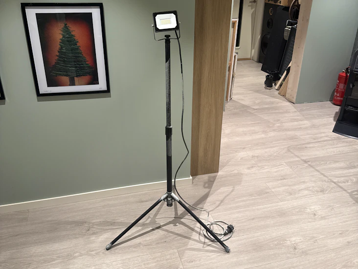 Arbeidslampe på stativ