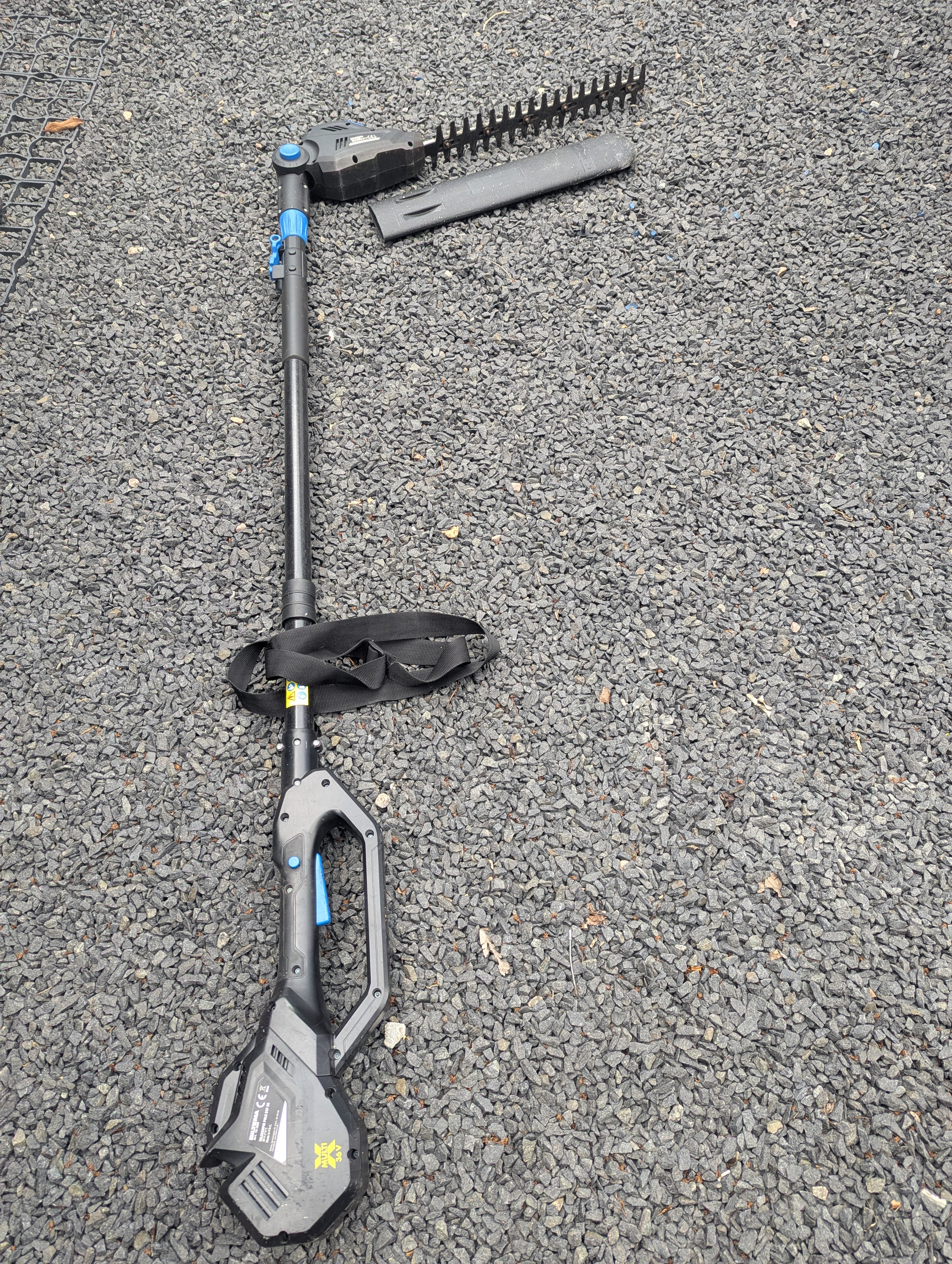 Batteridriven häcksax med förlängare
