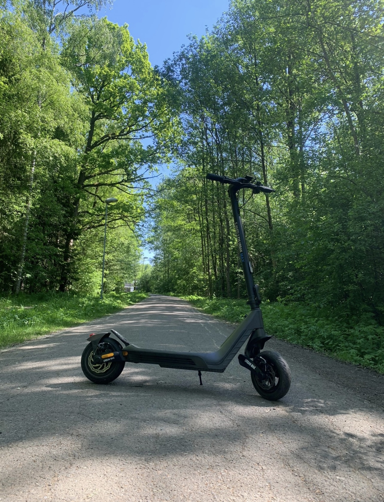 En kraftig og komfortabel e-wheels urban max elsparkesykkel!