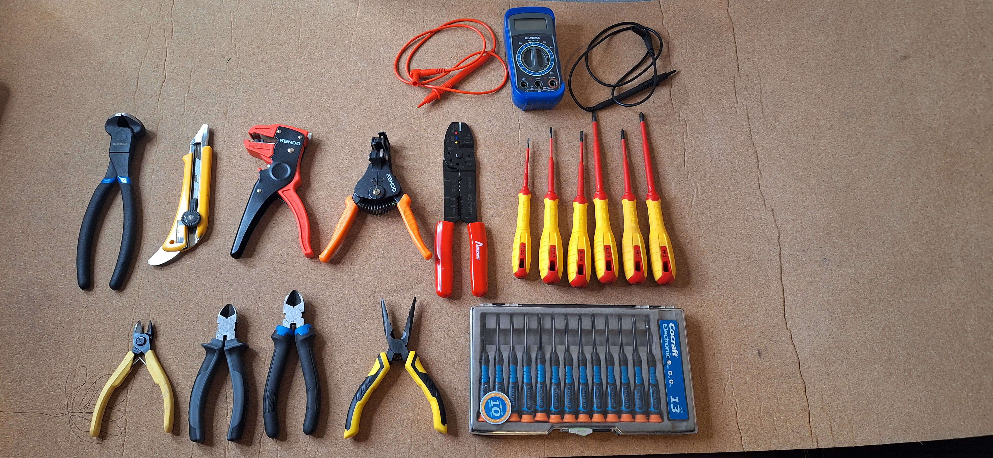 Verktøysett, avisoleringstang, tang, skrutrekkere 