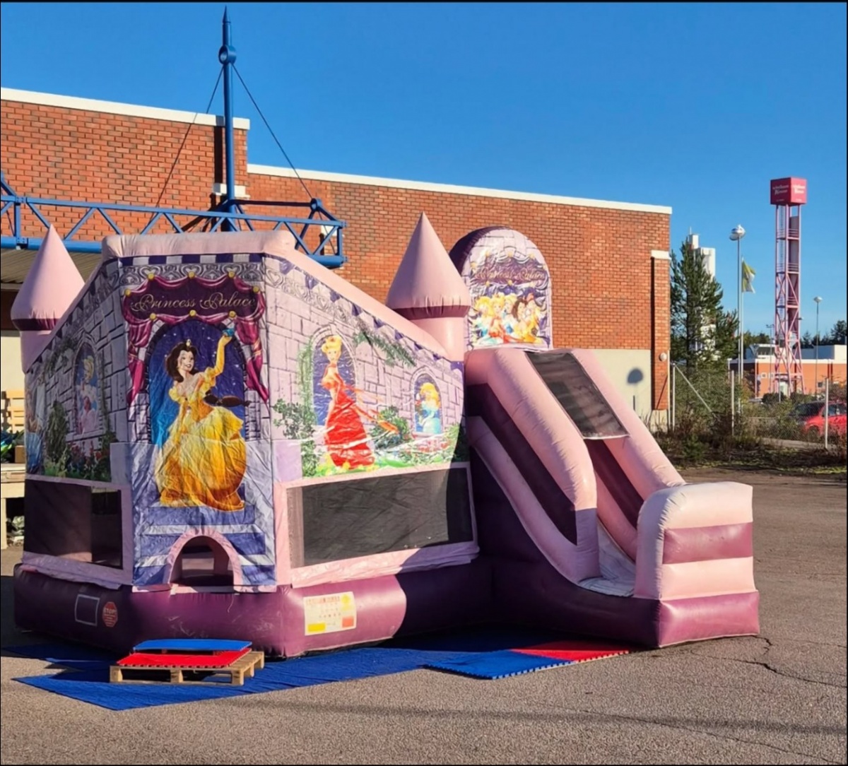 Disney prinsessa pomppulinna iso