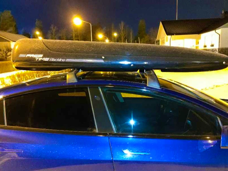 Tesla model 3 takräcken och takbox