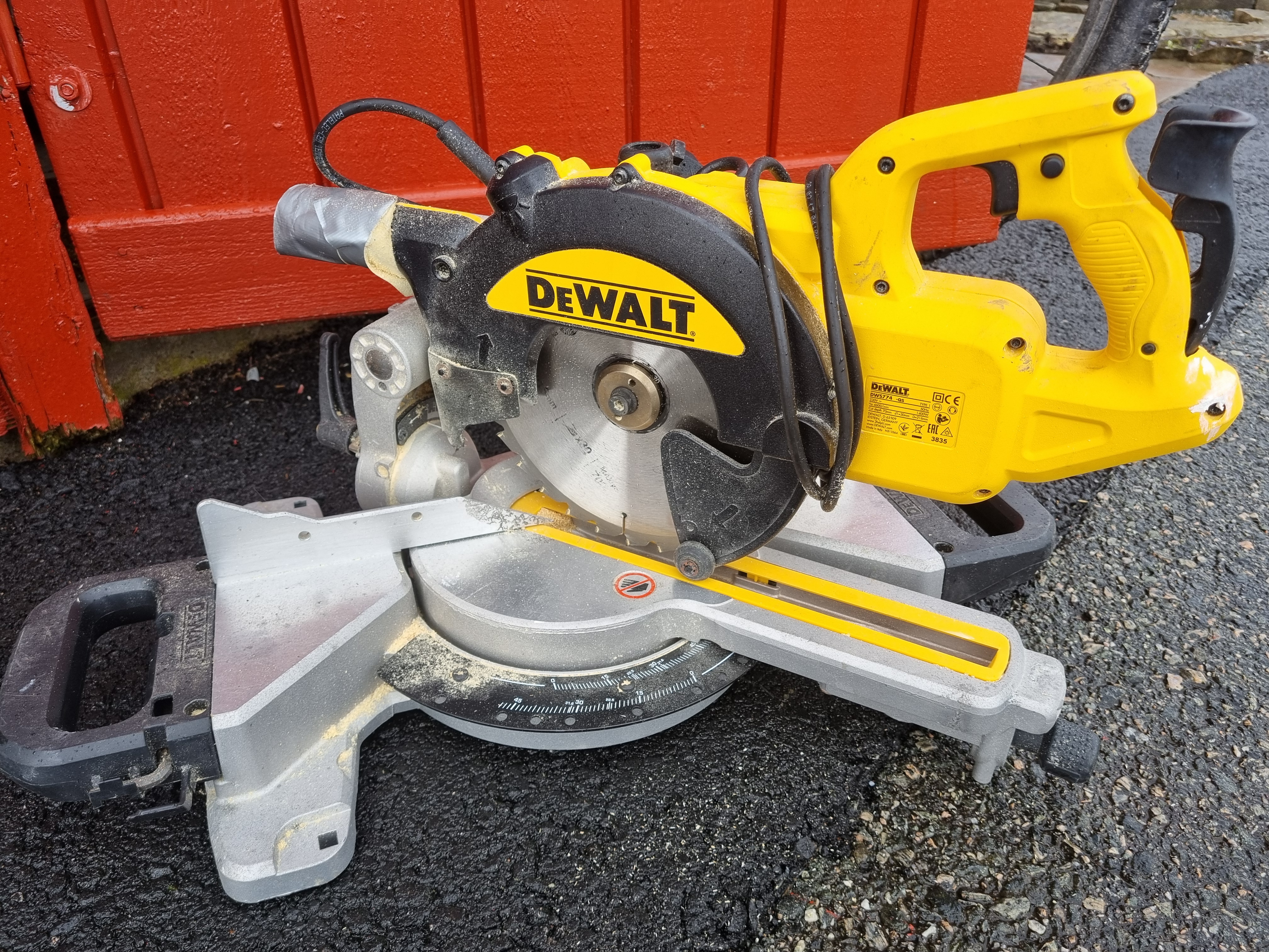 Dewalt dws774 kapp- og gjærsag på 1400w 