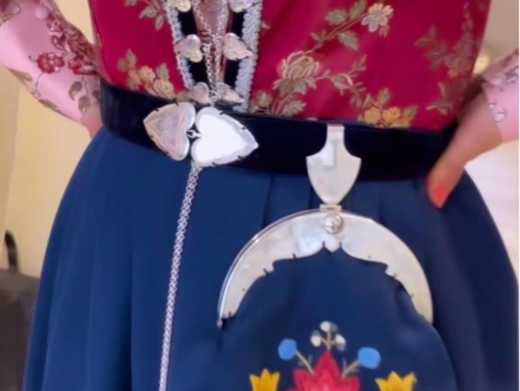 Utleie - rogalandsbunad med frafjordmønster.