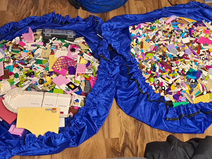 Legot syntymäpäiville tai häihin (lego friends 50 litraa)