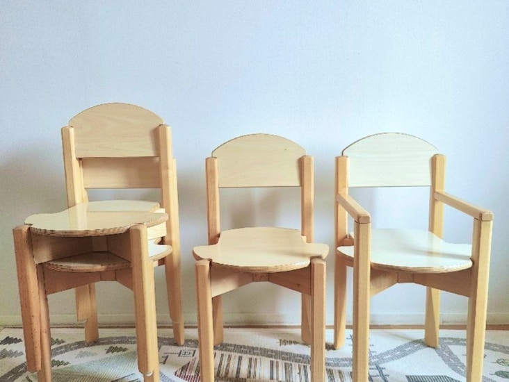 4 kpl lasten tuoleja (istuinkork. 38)