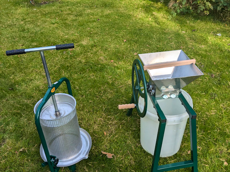 Fruktpress och fruktkross - gör din egen äpplemust!