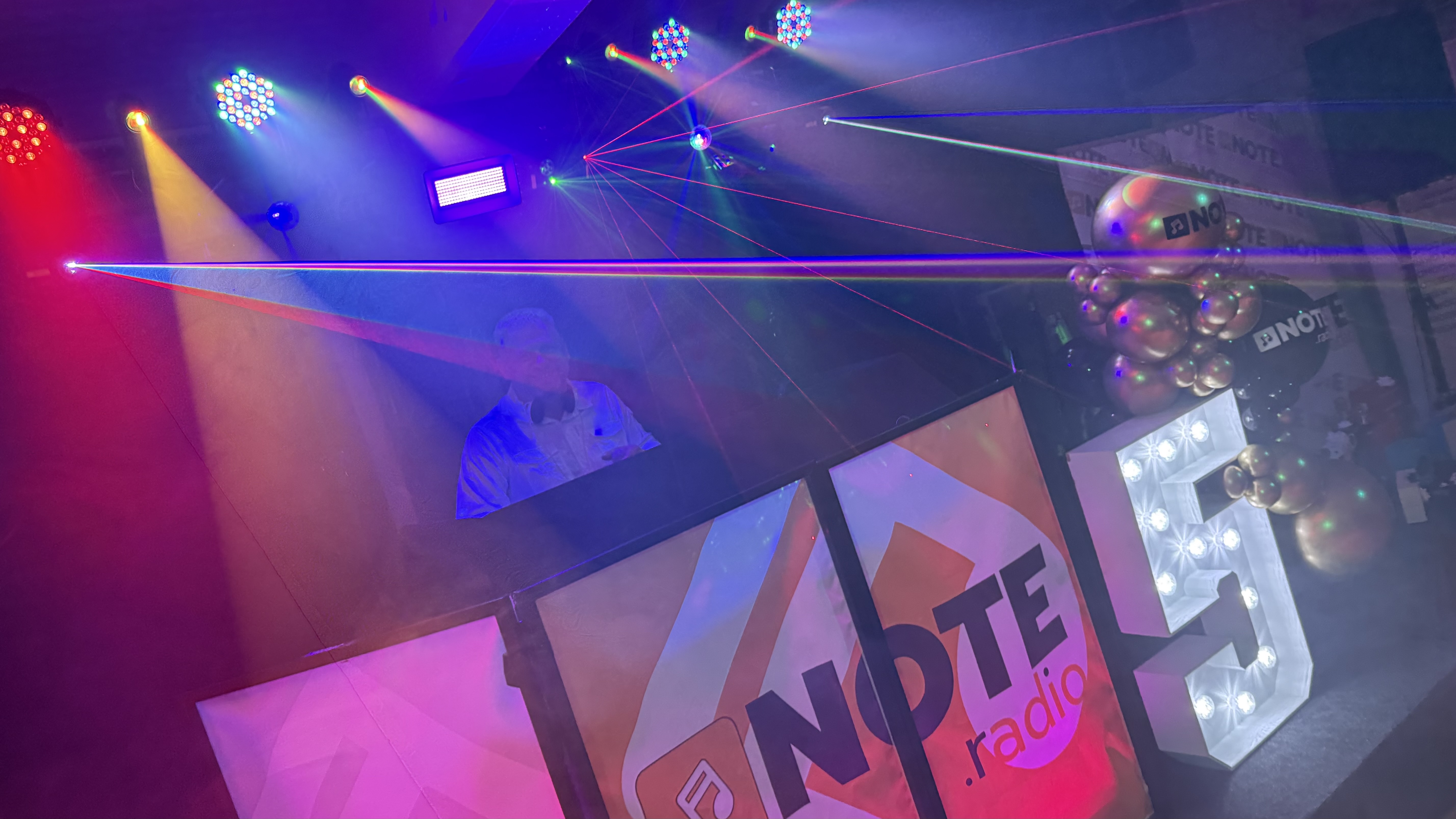 Dj booth with 13 lights & 3 lasers