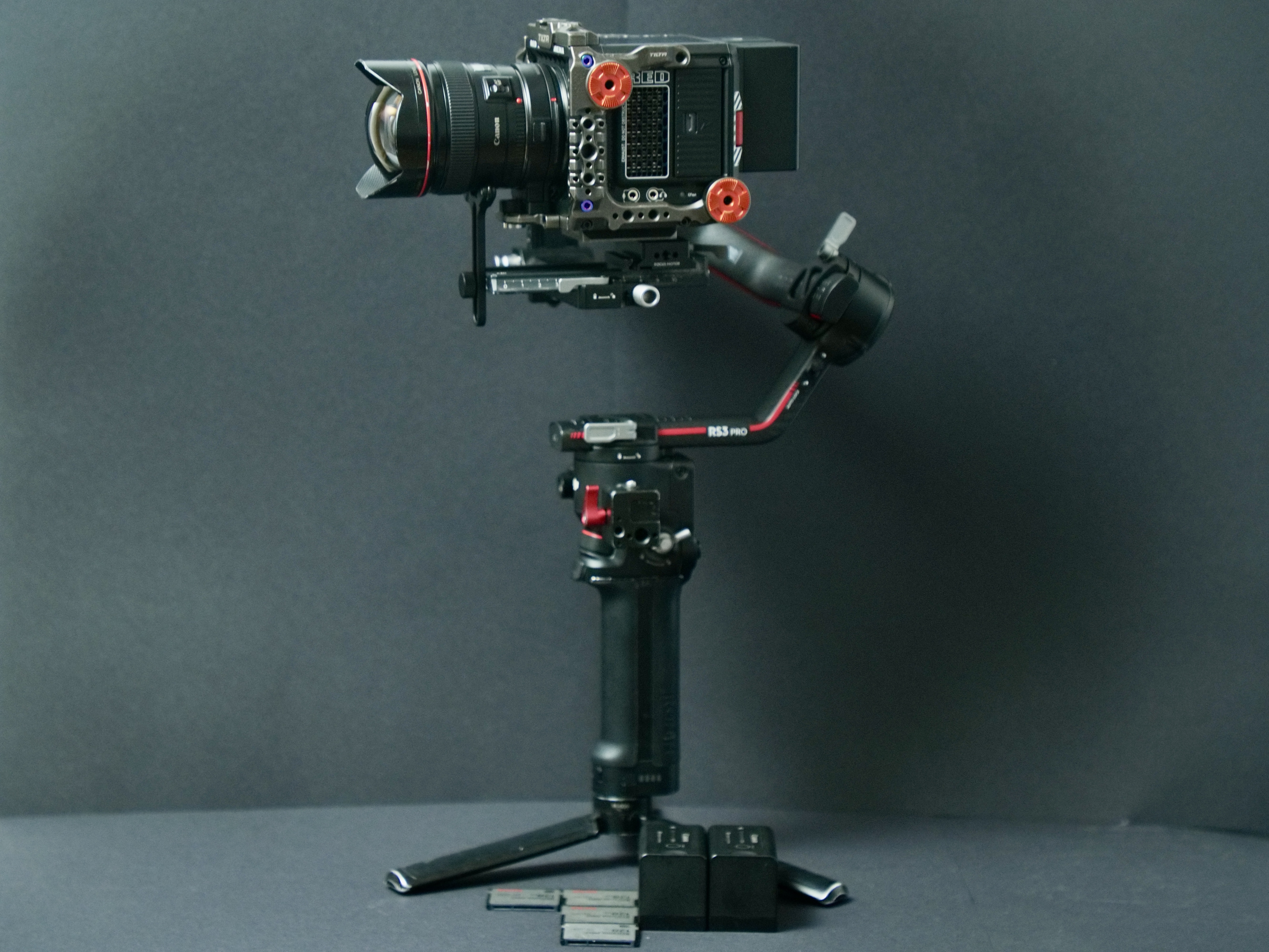 Red komodo 6k raw cinema camera - ready to shoot gimbal package