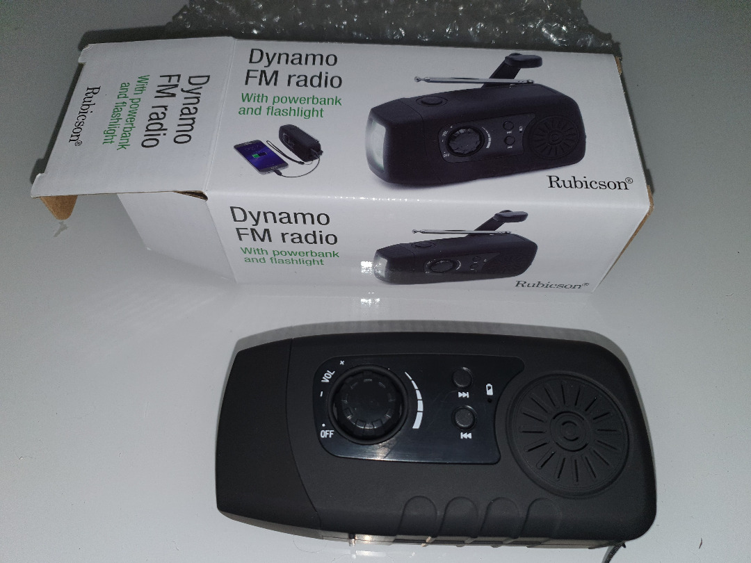 Radio, usb-laddare med vev, ficklampa