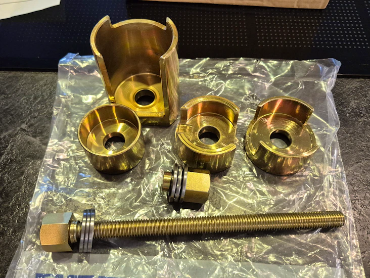 Tesla model 3/y takapään navan puslien vaihtotyökalu