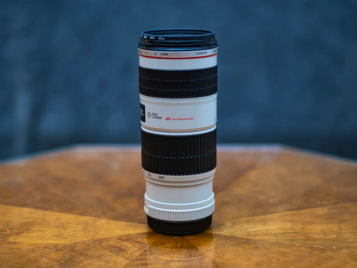 Canon 70-200mm f/4 is usm ef