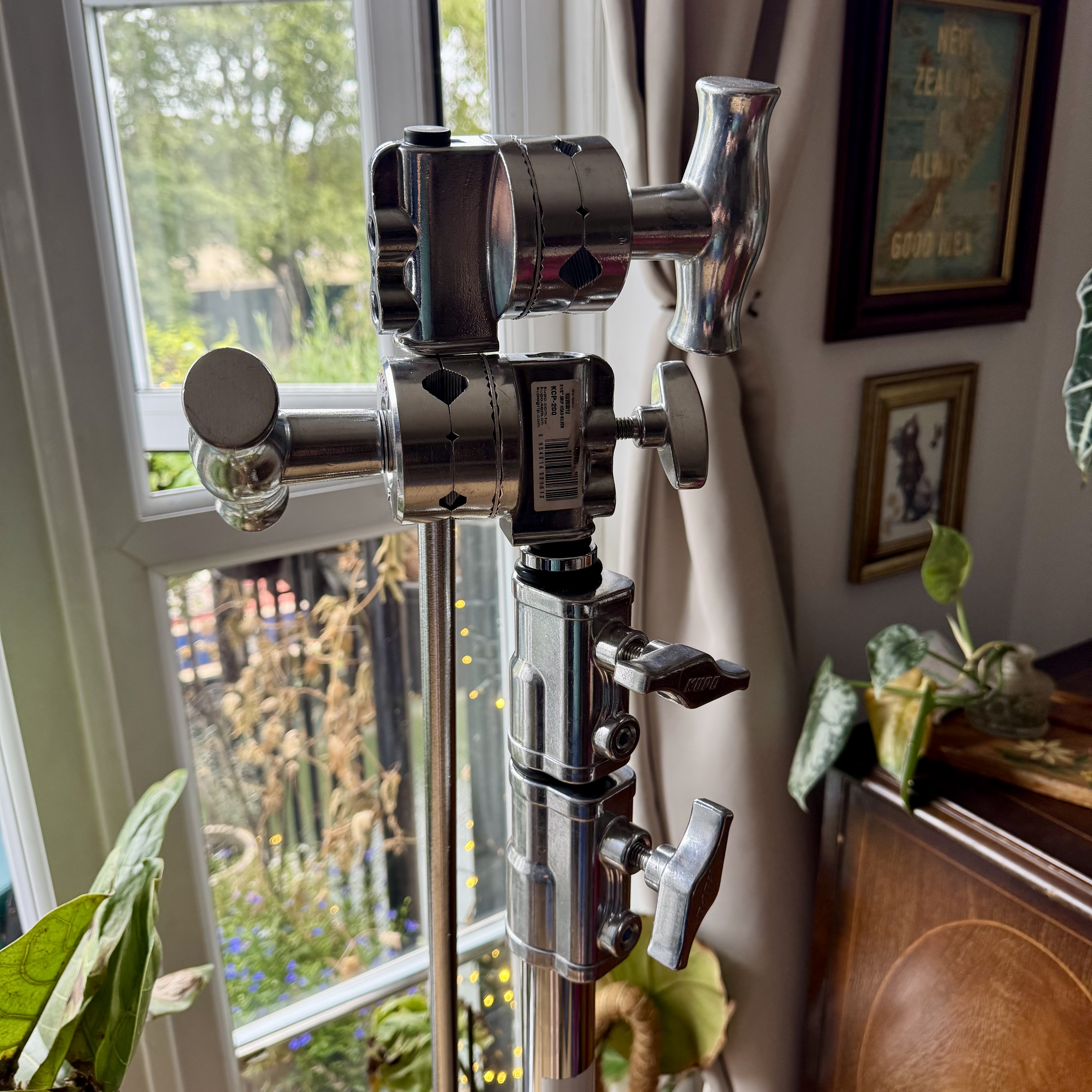 Kubo c-stand with turtle and spigot