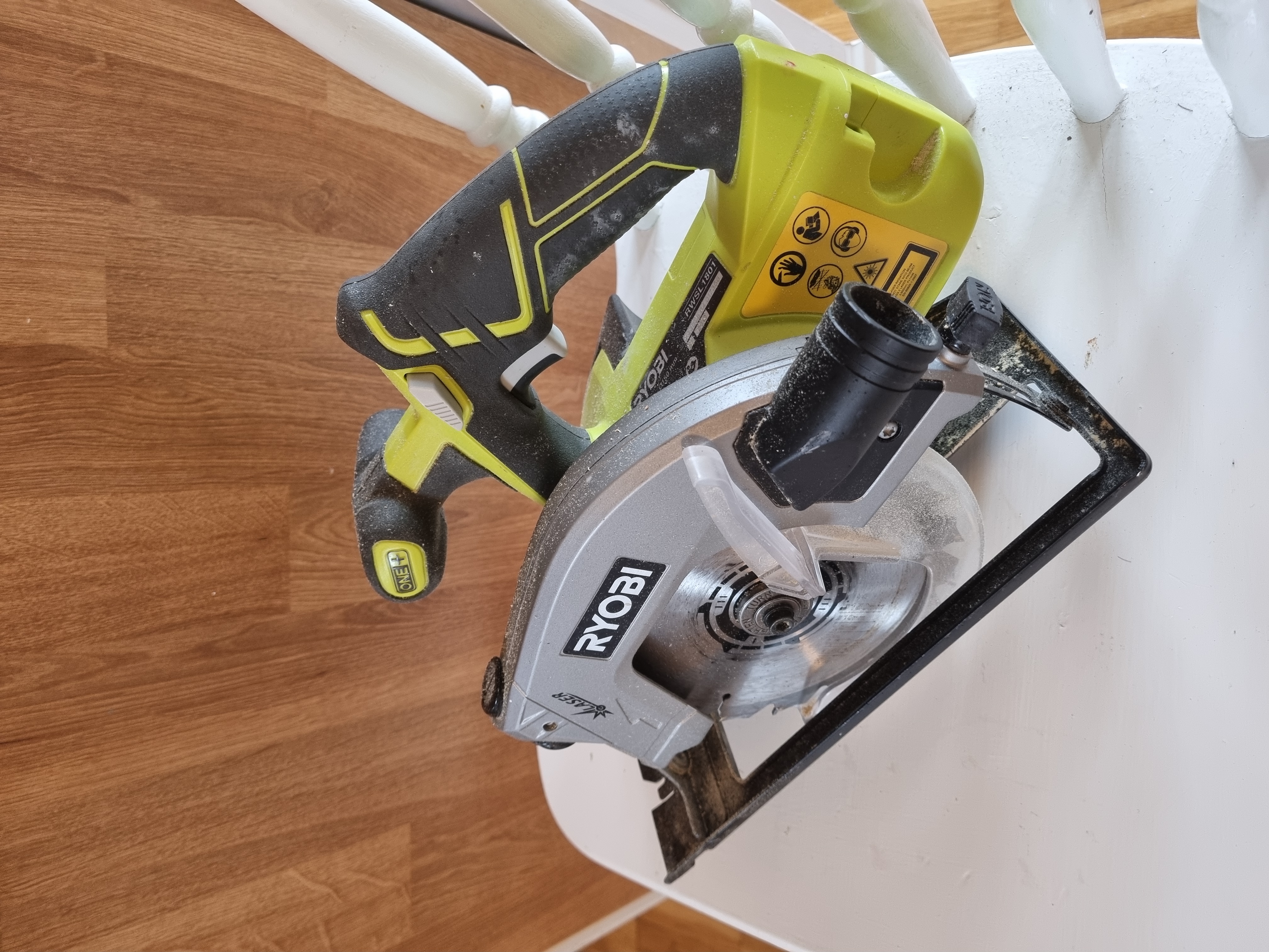 Batteridrevet sirkelsag 18v rwsl1801m