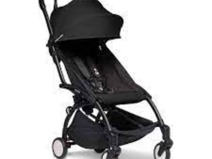 Babyzen yoyo + resevagn i svart uthyres
