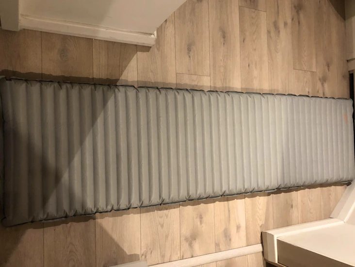 Therm-a-rest neoair max -talvimaakuualusta