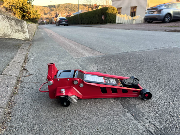 Nyligen inköpt höglyftande lågprofil domkraft 2,5 t 75-510 mm