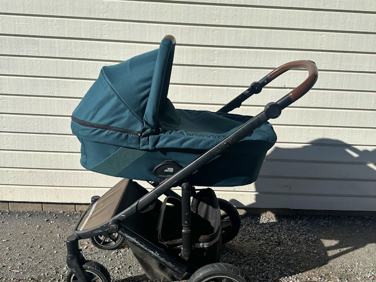 Barnvagn liggvagn britax römer
